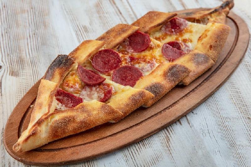Pendirli Sucuklu Pide 