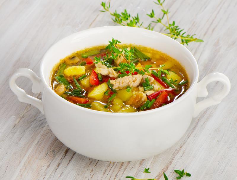 БУЛЬЙОН З ДОМАШНЬОЇ КУРОЧКОЮ