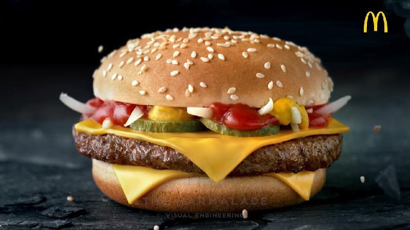 ROYAL  CHEESEBURGER