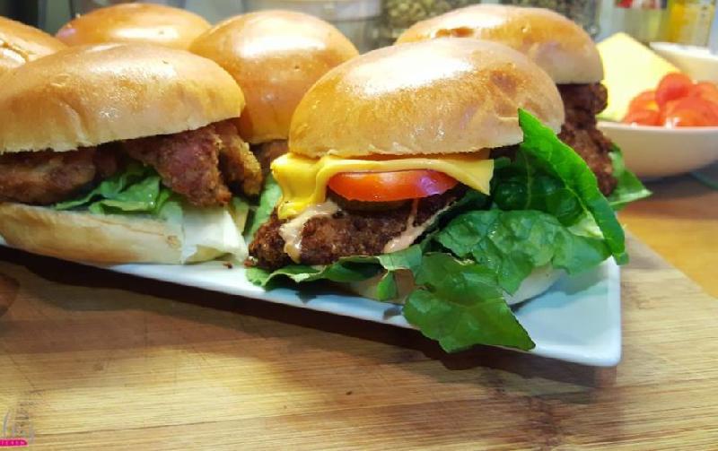 CHICKEN STEAK BURGER