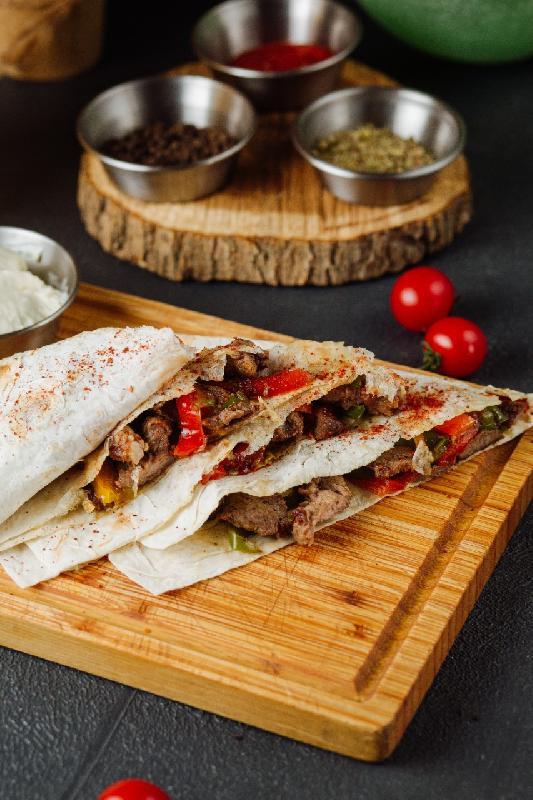 Quesadilla (toyuq əti ilə) 450 qr