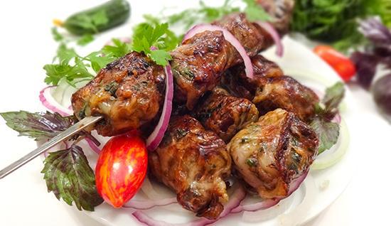 Шашлык из говяжьей печени в сетке
