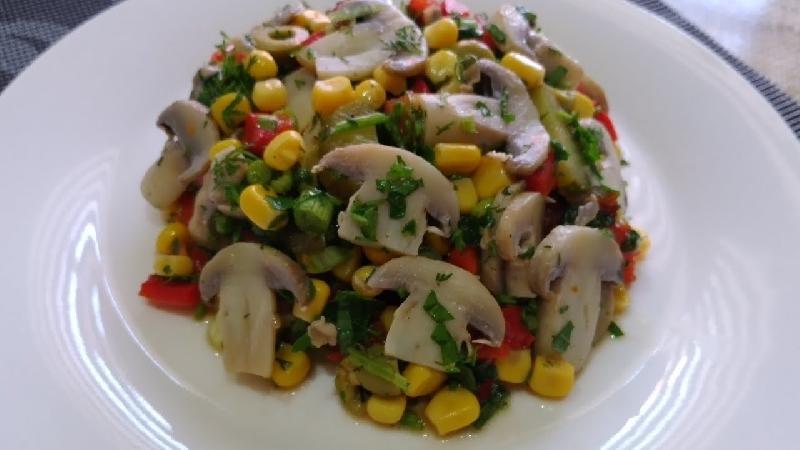 Göbələk salatı