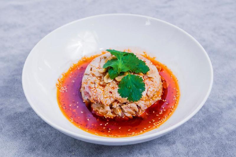 Steamed chicken with chili sauce 