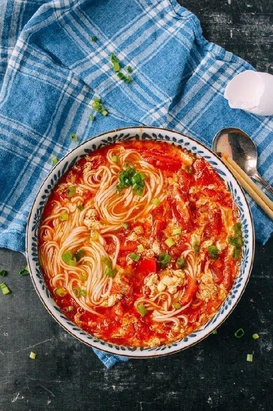 Pomidor yumurtalı çin əriştəsi