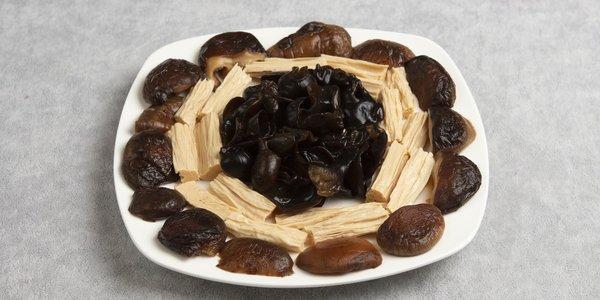 Şitake göbələyi, qulaq göbələyi və yuba