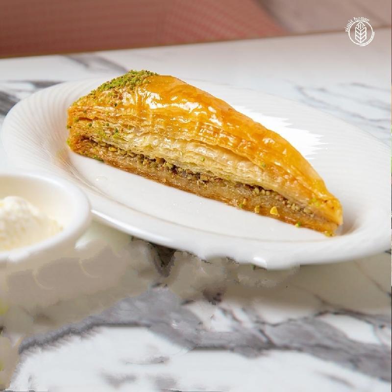 Havuç dilim baklava + 1 top dondurma