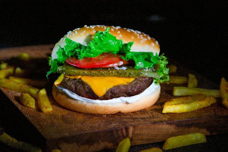 Ət Cheeseburger