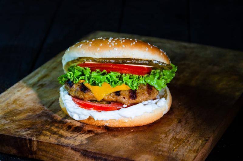 Toyuq Cheeseburger