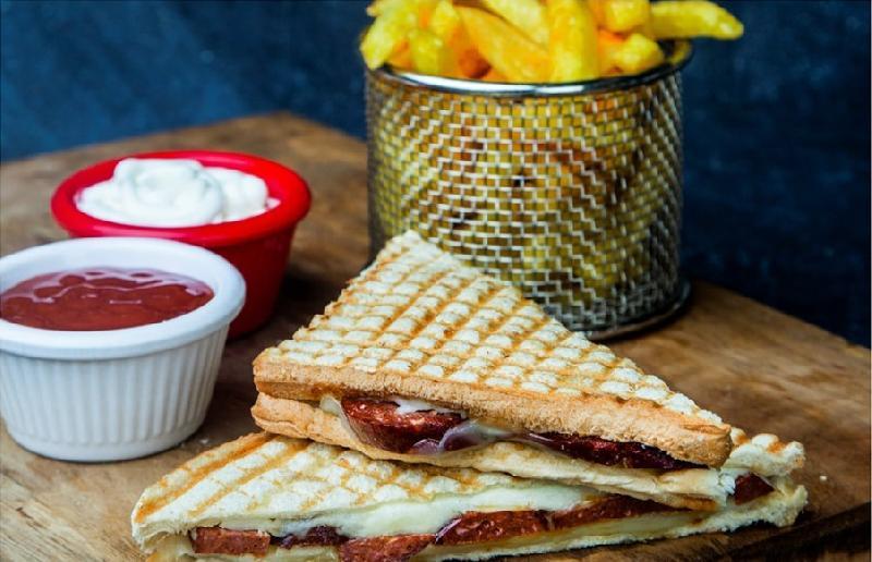 Sucuklu Kaşarlı Tost