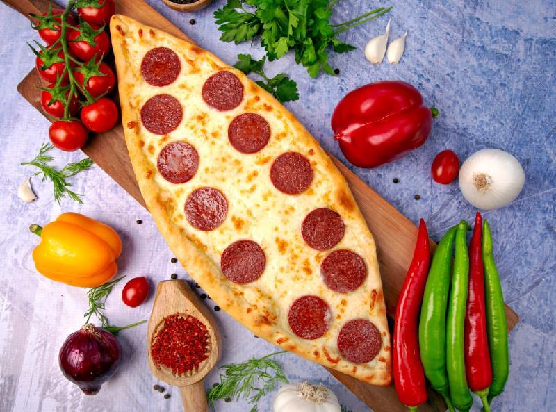 Sucuklu Pide