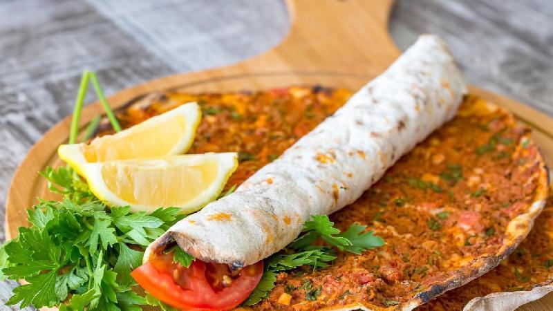 Sadə lahmacun 