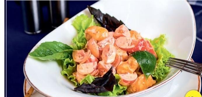 Acılı salat krevetka ilə