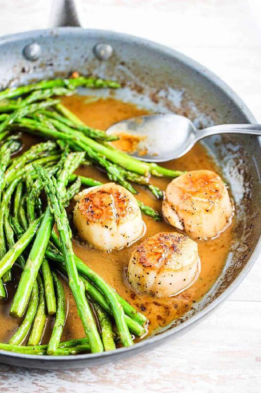 Wok Scallops with White & Green Asparagus