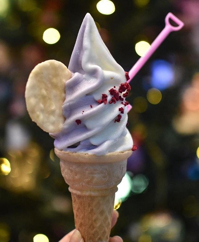 Hokkaido milk ice cream and wafer