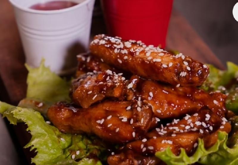 BBQ Souslu Toyuq Qanadları 