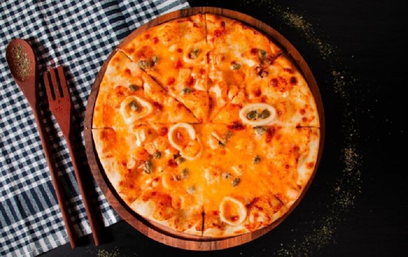 Dəniz Məhsullu Pizza