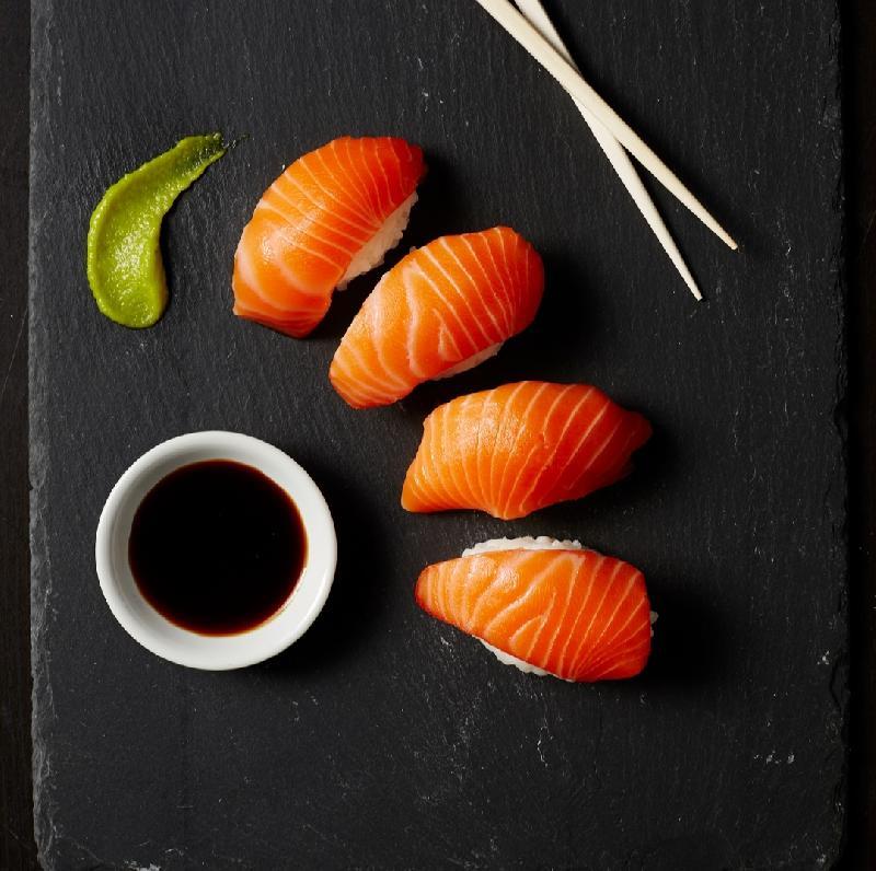 Salmon nigiri
