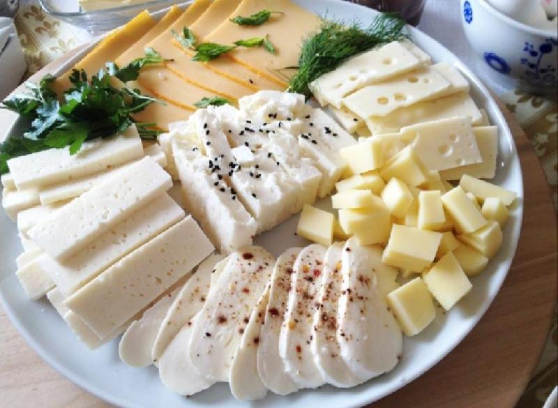 Pendir assorti