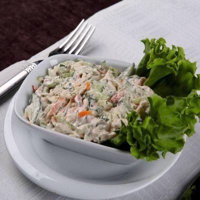 Toyuq salatı 