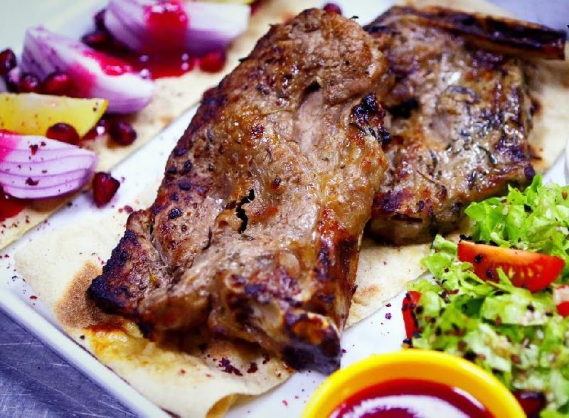Basdırma kabab pomidor ilə