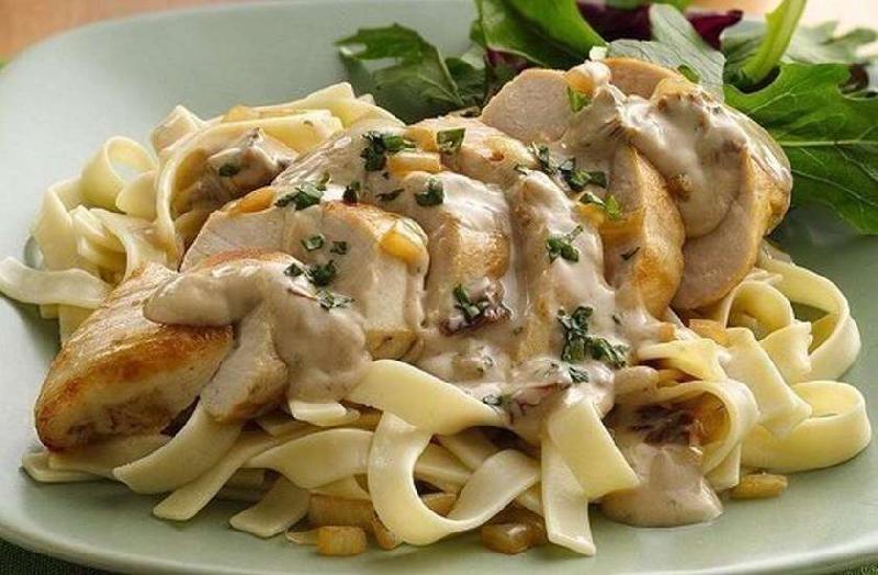 Fettuccine toyuq  