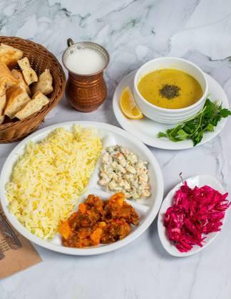 Şorba(günün seçimi) , Qarnir(günün seçimi), Salat, Sərin içki(Cola, Fanta, Sprite, Qazlı, Qazsız, Kompot)