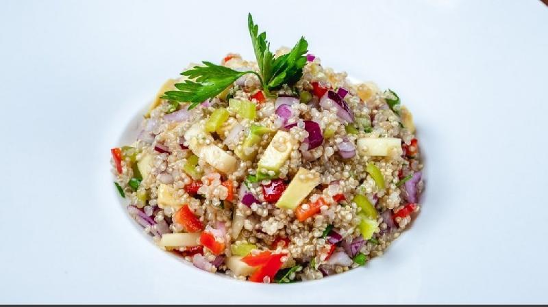 Kinoa salatı