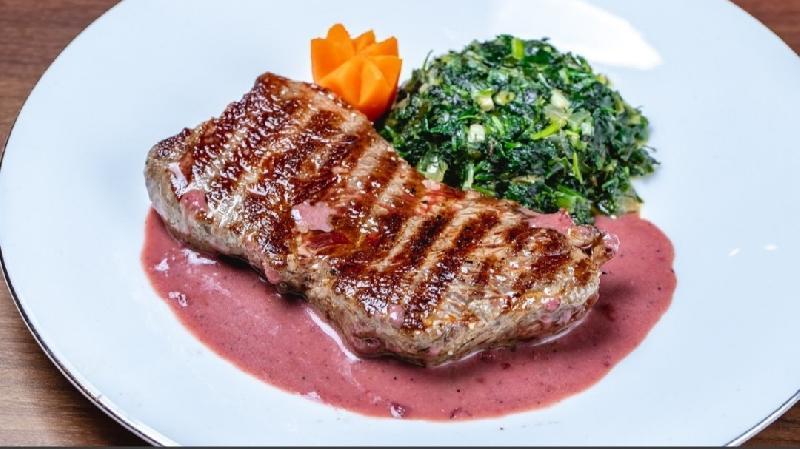 Striploin steyk kofe sousunda 