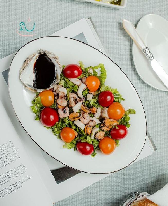 Qarışıq dəniz məhsulları salatı
