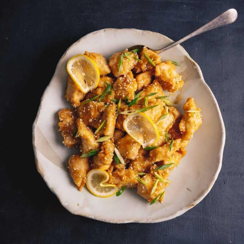 Limon souslu toyuq filesi gnocci ilə