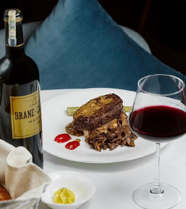 Striploin steyk kofe sousunda 