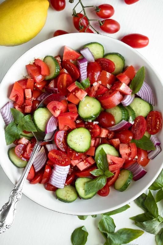 Zoğallı Pomidor Salatı
