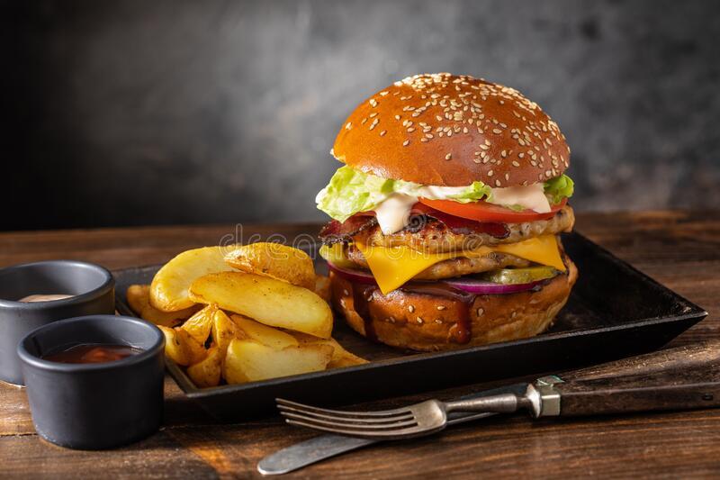 Dabl toyuq burger
