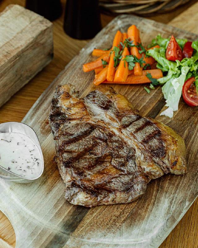 Steak göbələk sousu ilə 
