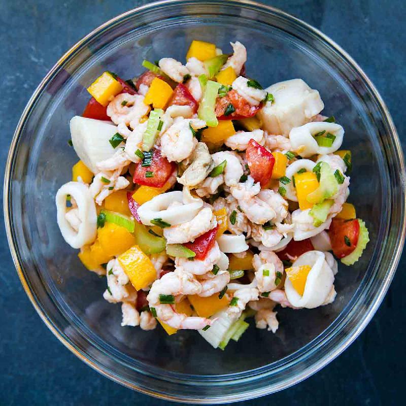 Dəniz məhsullar salatı