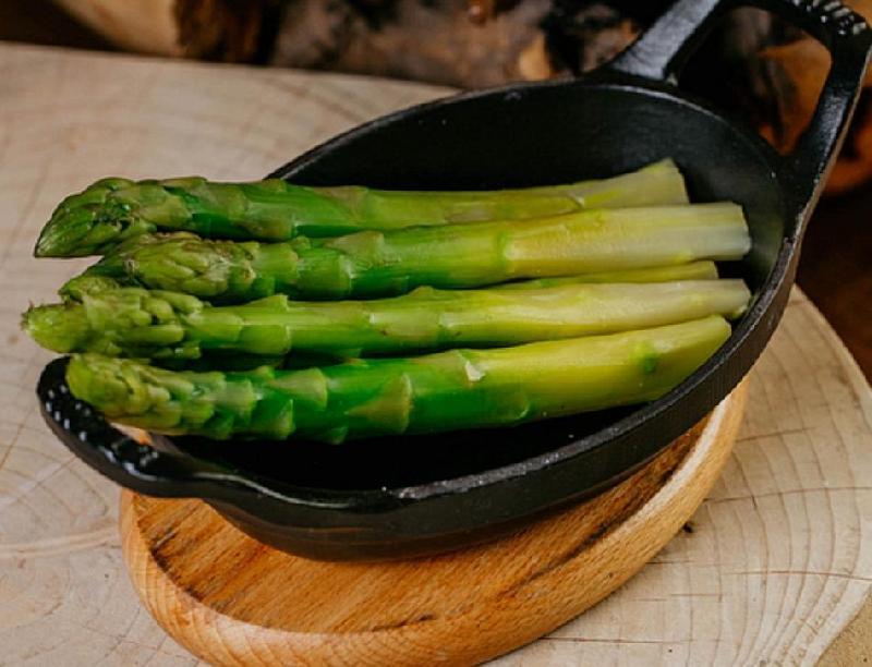 Steamed Green Asparagus