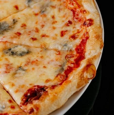 Dörd pendirli pizza