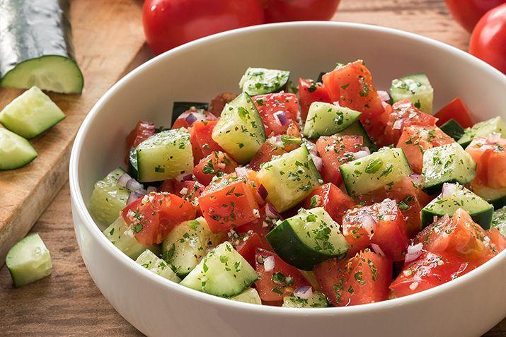 Local tomato-cucumber with herbs and lemon