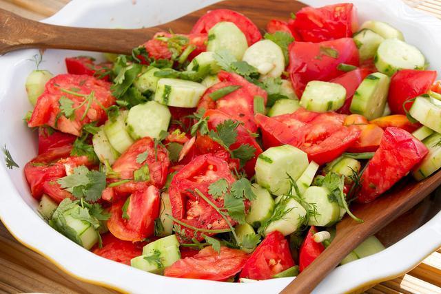 Gürcüstan sayağı tərəvəzli salat