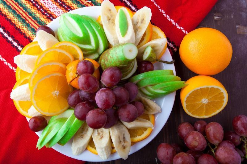 Mövsümi meyvə tabağı