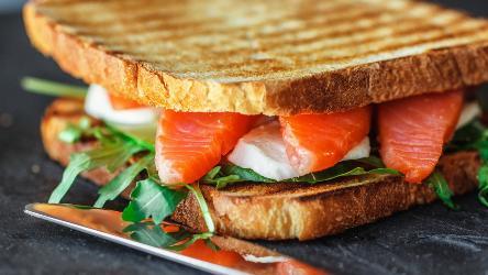 Hisə verilmiş Qızılbalıq sendviçi