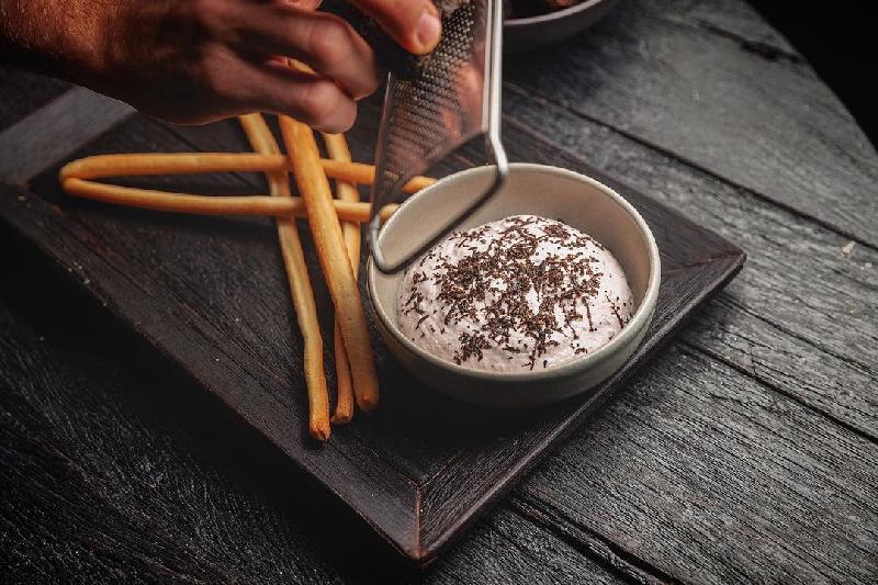 Truffle tarama, grissini