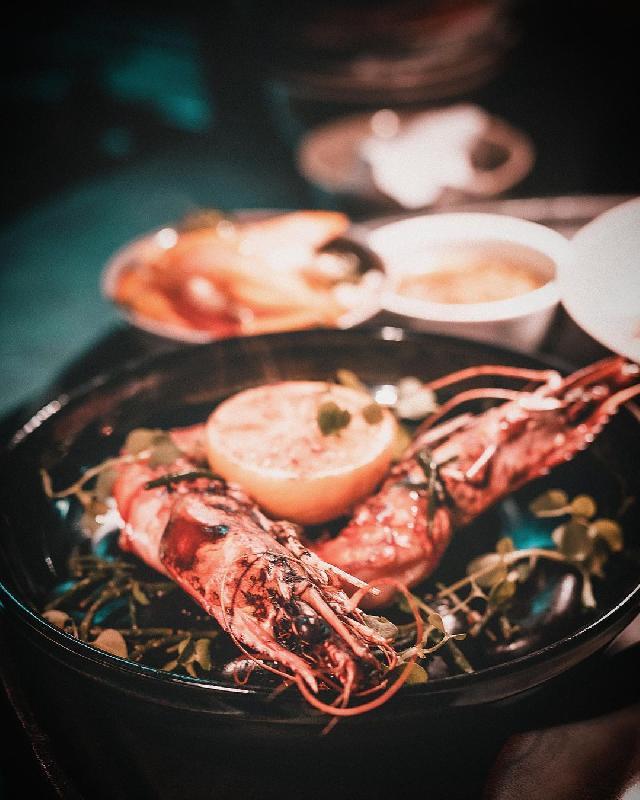 Gambas flambées, condiment orange, carrot, tarragon (GF, S, A) 