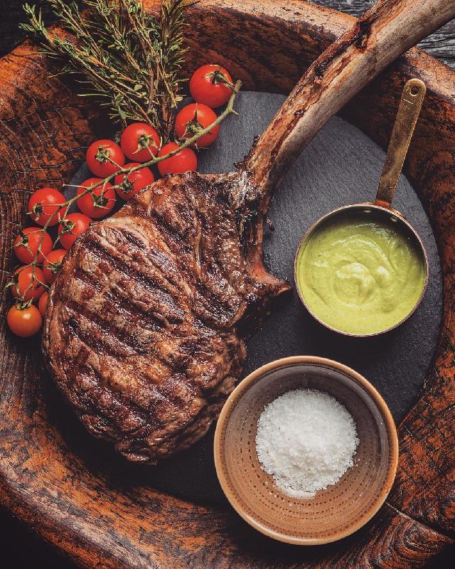 Premium Wagyu tomahawk (GF, D) 