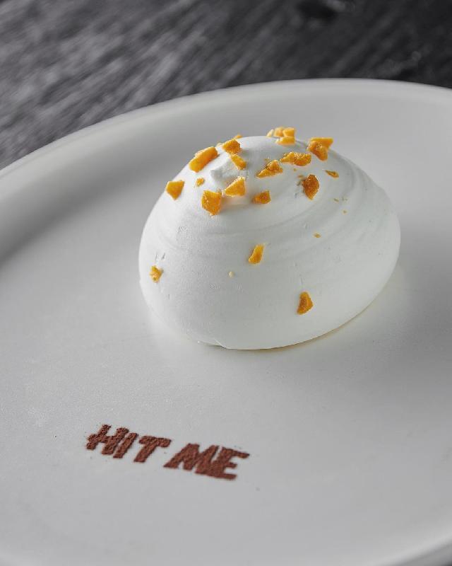 Pavlova «Hit Me», with exotic fruits (GF, D) 