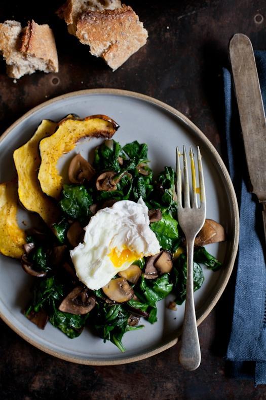 Sauted Paris mushrooms, poached egg, parsley (GF, D) 