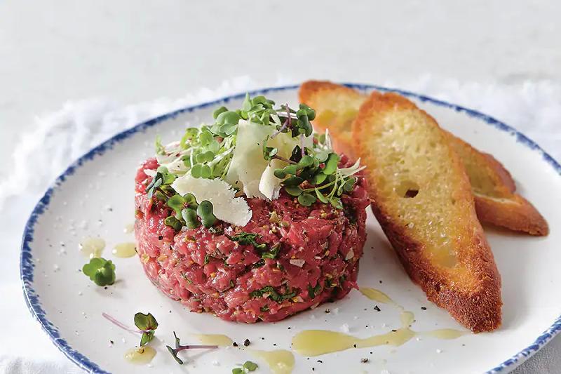 Wagyu tartare, roquette, parmesan, black olive powder (GF, D) 