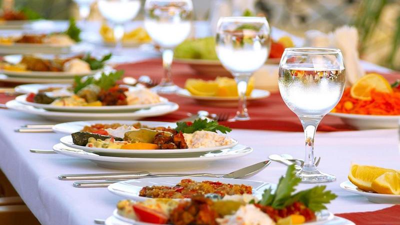Soyuq Qəlyanaltılar, Salatlar, İsti Qəlyanaltılar, İsti Yeməklər, Desert, İçkilər, Spirtli İçki