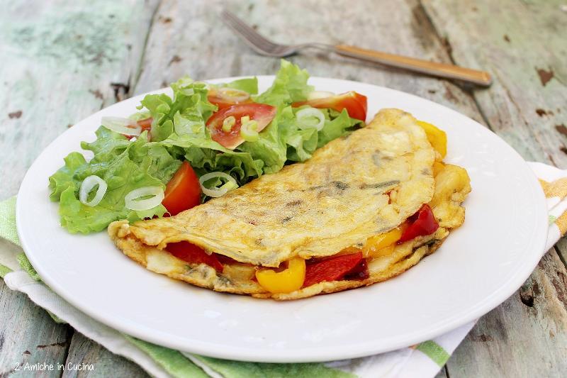 Omelette con peperoni verdi, cipollotto, salmone